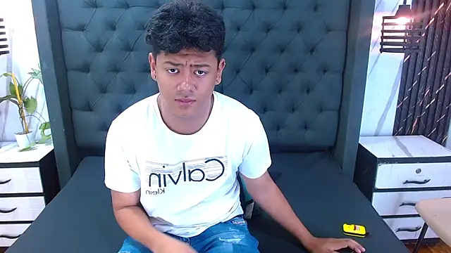 Snapshot of Asier_ chatting on 06/08/26, 08:42 Asier online show from 06/08/26, 08:42