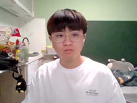 Snapshot of Yang_571 chatting on 06/10/26, 07:35 Yang 571 online show from 06/10/26, 07:35