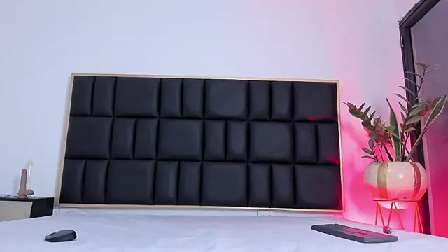 isabella gloww online show from 07/28/26, 08:01
