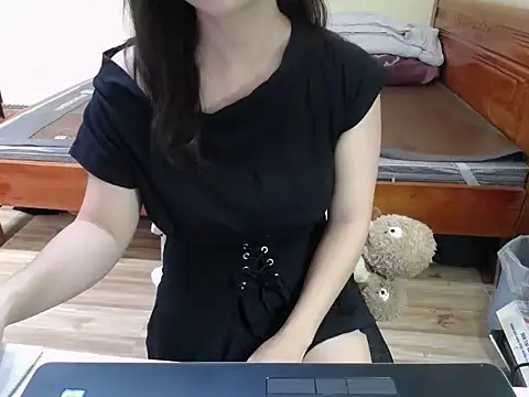 Snapshot of Mia-Zhen chatting on 06/11/26, 02:22 Mia-Zhen online show from 06/11/26, 02:22