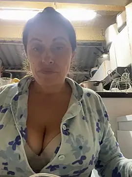 Snapshot of CatalinaSantana83 chatting on 06/11/26, 05:38 CatalinaSantana83 online show from 06/11/26, 05:38