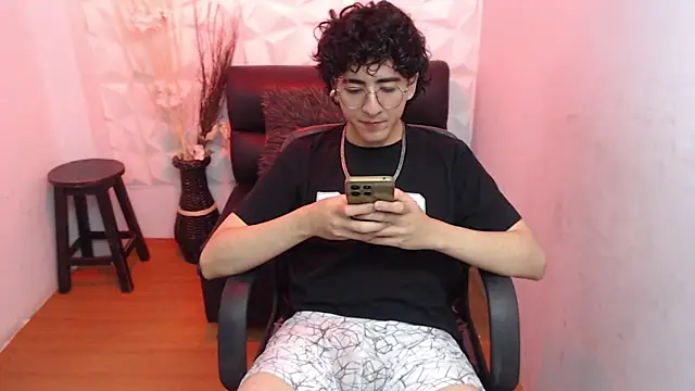 Elliot 23 online show from 06/09/26, 11:22