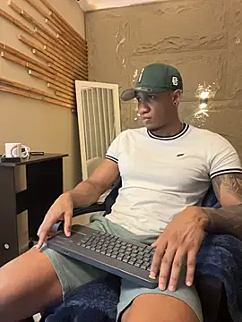 LoganVarela online show from 07/13/26, 04:10