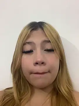 Snapshot of zury_cute1 chatting on 06/11/26, 03:48 zury cute1 online show from 06/11/26, 03:48