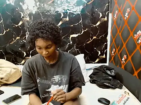 Caramelminxx  online show from 07/03/26, 08:21