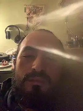 Snapshot of urratherme chatting on 06/05/26, 11:38 urratherme online show from 06/05/26, 11:38