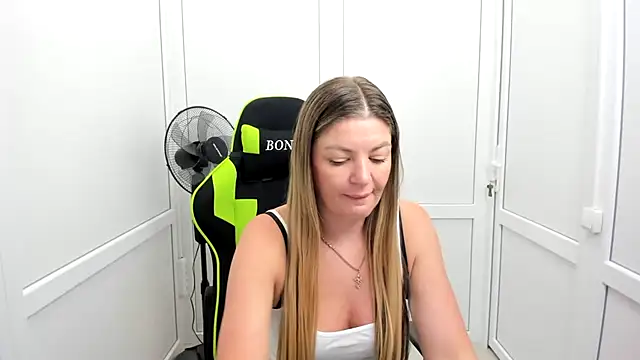MiaSummerr  online show from 07/05/26, 06:20