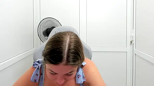 MiaSummerr  online show from 07/20/26, 06:49