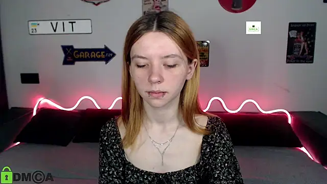 CarolInWonderland online show from 06/29/26, 06:41