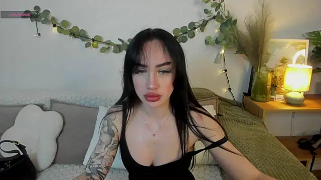 Snapshot of MayaGlamour chatting on 06/10/26, 12:15 MayaGlamour online show from 06/10/26, 12:15