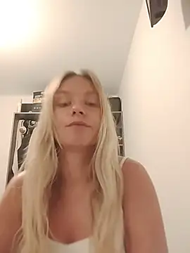 NinaHola online show from 06/23/26, 06:50