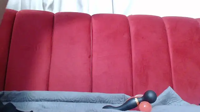 Cristinaahxx online show from 07/27/26, 06:15