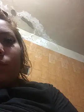 Snapshot of alexaparedes01 chatting on 06/06/26, 05:01 alexaparedes01 online show from 06/06/26, 05:01