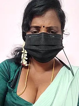 Snapshot of aiswarya143 chatting on 06/10/26, 11:09 aiswarya143 online show from 06/10/26, 11:09