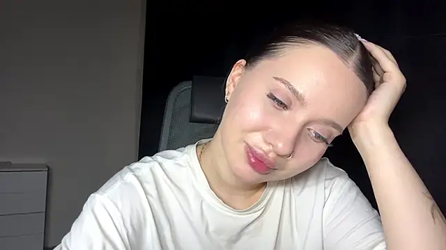 Snapshot of KarlyBiringer chatting on 06/12/26, 11:46 KarlyBiringer online show from 06/12/26, 11:46