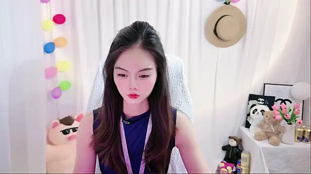 Snapshot of Ella-008 chatting on 06/11/26, 05:05 Ella-008 online show from 06/11/26, 05:05