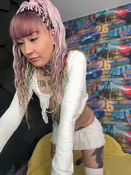 Snapshot of MoonAndDagger chatting on 06/14/26, 12:30 MoonAndDagger online show from 06/14/26, 12:30