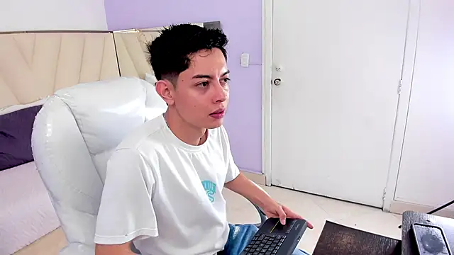 Snapshot of Ethan12_ chatting on 06/14/26, 03:08 Ethan12 online show from 06/14/26, 03:08