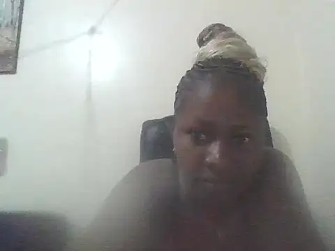 Snapshot of queen_bruce02 chatting on 06/10/26, 06:12 queen bruce02 online show from 06/10/26, 06:12