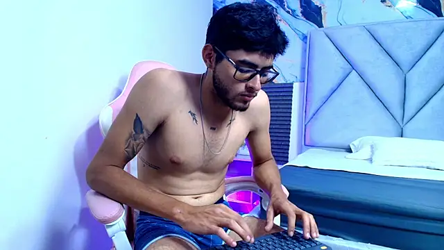 Stron dominant online show from 06/11/26, 12:36