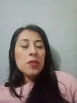 Snapshot of ELY_FE_ chatting on 06/11/26, 02:11 ELY FE online show from 06/11/26, 02:11