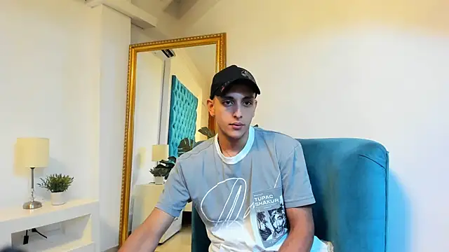 Snapshot of luca_gael chatting on 06/07/26, 01:37 luca gael online show from 06/07/26, 01:37