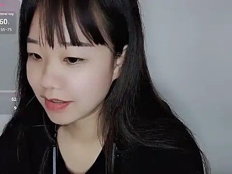 Snapshot of G-nuonuo chatting on 06/11/26, 02:53 G-nuonuo online show from 06/11/26, 02:53