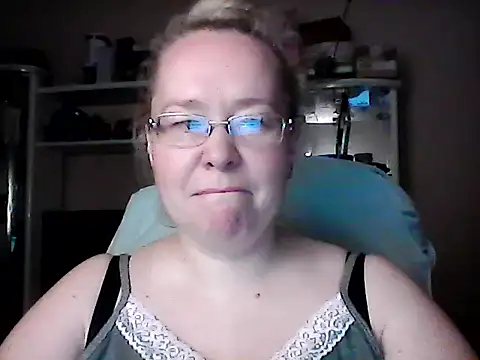 Snapshot of Viola27 chatting on 06/11/26, 04:49 Viola27 online show from 06/11/26, 04:49