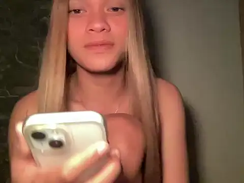 Justine0419 online show from 07/18/26, 12:15