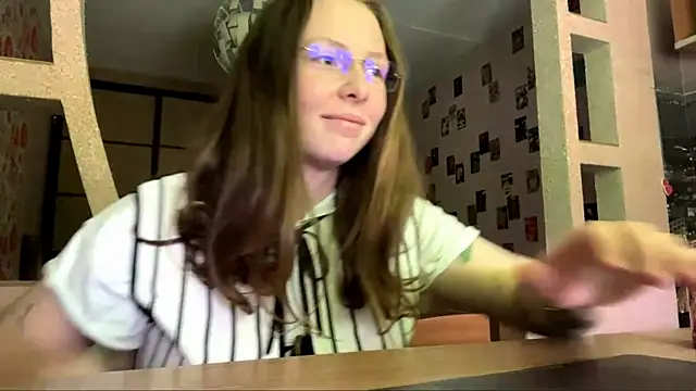 Snapshot of AlisonOhlmacher chatting on 06/12/26, 10:25 AlisonOhlmacher online show from 06/12/26, 10:25
