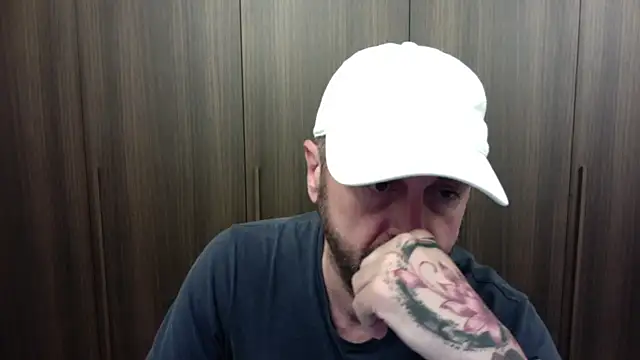 Snapshot of Topinkiss chatting on 06/08/26, 05:57 Topinkiss online show from 06/08/26, 05:57