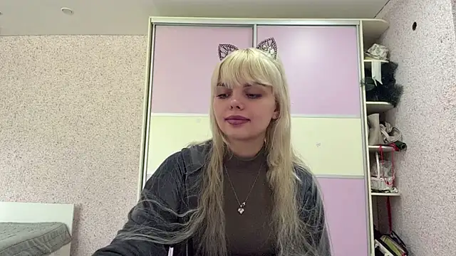 Snapshot of LucilleGrammont chatting on 06/12/26, 07:07 LucilleGrammont online show from 06/12/26, 07:07