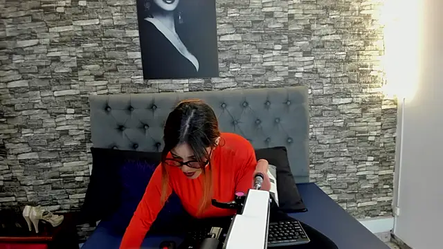 AngeliqueGirard online show from 07/05/26, 09:11