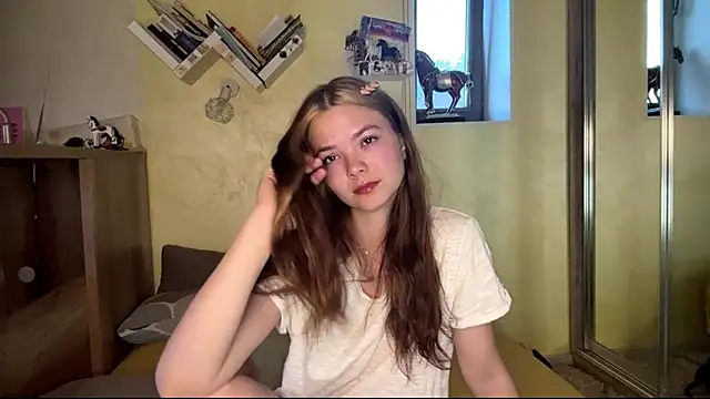 AvrilGillig online show from 06/11/26, 04:16
