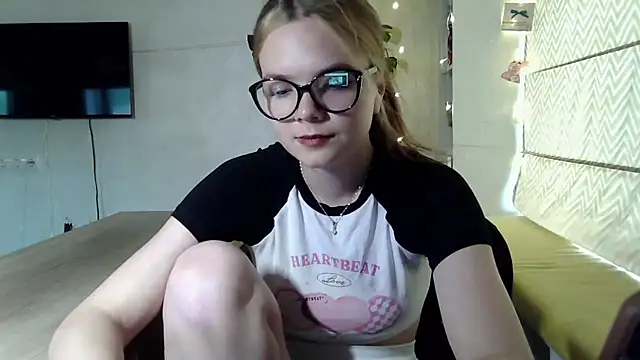 AvrilGillig online show from 06/21/26, 02:19