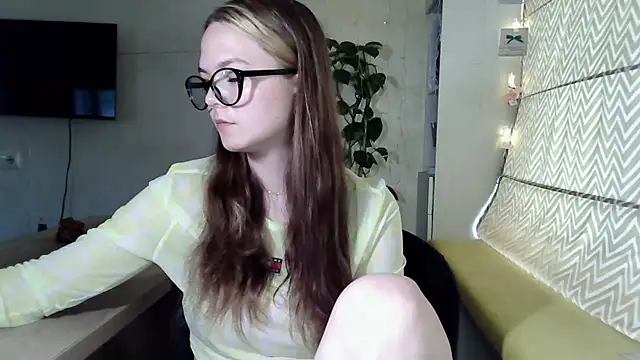 AvrilGillig online show from 06/24/26, 01:32