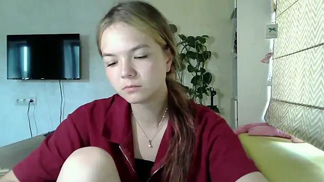 AvrilGillig online show from 07/23/26, 10:13