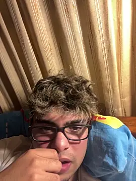 Snapshot of ElMen0r06 chatting on 06/11/26, 03:48 ElMen0r06 online show from 06/11/26, 03:48