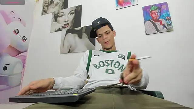 Snapshot of big_hot_boy_ chatting on 06/10/26, 08:30 big hot boy online show from 06/10/26, 08:30