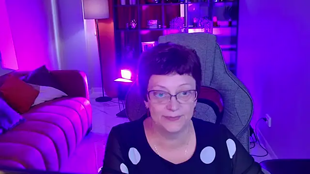 Snapshot of IsoldeMirevain chatting on 06/13/26, 10:57 IsoldeMirevain online show from 06/13/26, 10:57
