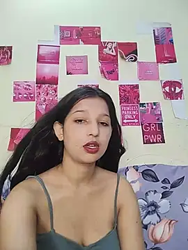 Queen Rosyy online show from 07/27/26, 03:24
