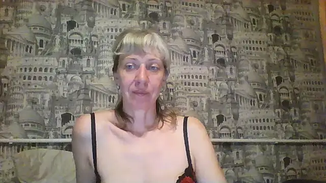 Snapshot of SkyGI chatting on 06/13/26, 09:13 SkyGI online show from 06/13/26, 09:13