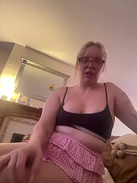 lucyyyxoxo online show from 07/23/26, 04:05