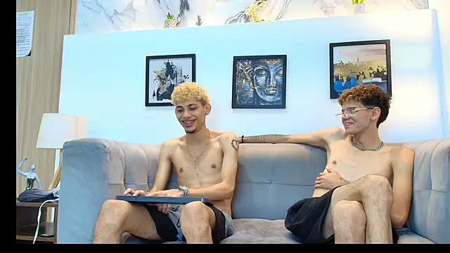 Snapshot of Hot_skinny_guys chatting on 06/11/26, 12:32 Hot skinny guys online show from 06/11/26, 12:32