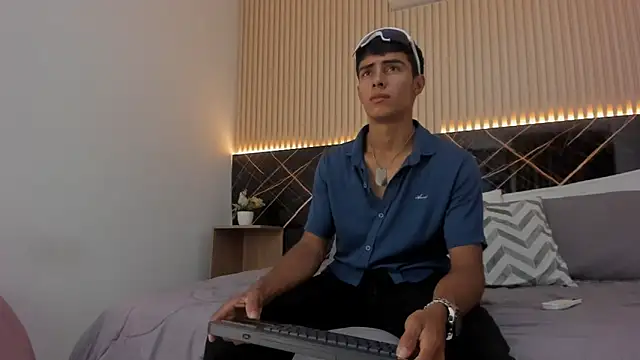 Bruno fox online show from 06/11/26, 08:18