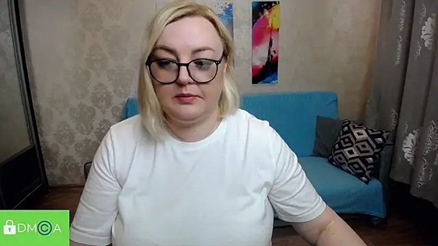 Snapshot of MeowMilf chatting on 06/21/26, 10:40 MeowMilf online show from 06/21/26, 10:40