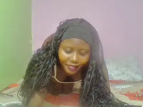 cute bee online show from 06/15/26, 02:52