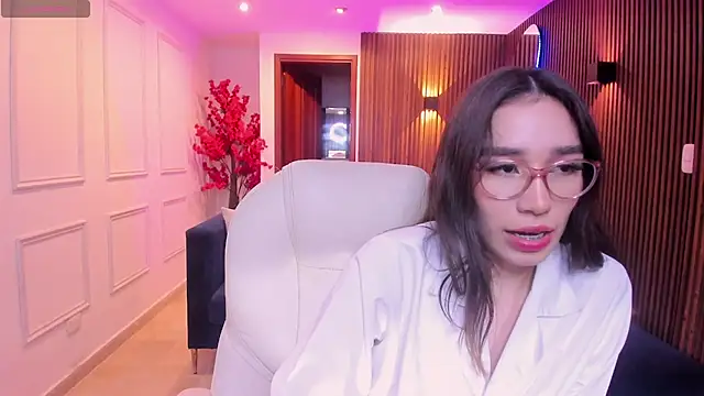 Emma caarter  online show from 07/04/26, 03:13