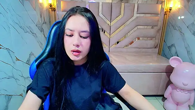 Aleja r  online show from 07/04/26, 08:04