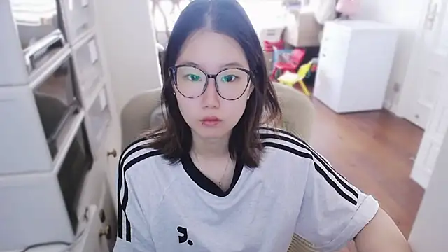 xiaoxiong-99 online show from 06/12/26, 06:56